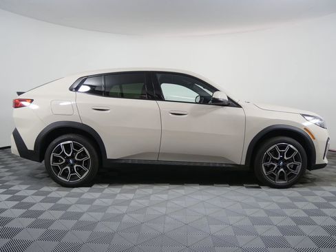 Certified 2026 BMW X2 xDrive28i AWD/4WD image 2