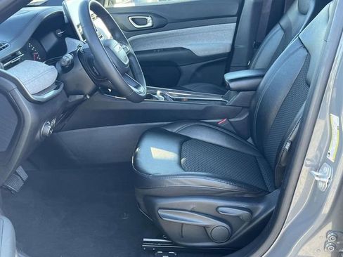 Used 2024 Jeep Compass Latitude image 13