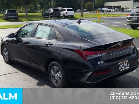 Certified 2026 Hyundai Elantra SE FWD image 8