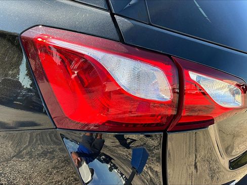 Used 2020 Chevrolet Equinox LT image 28