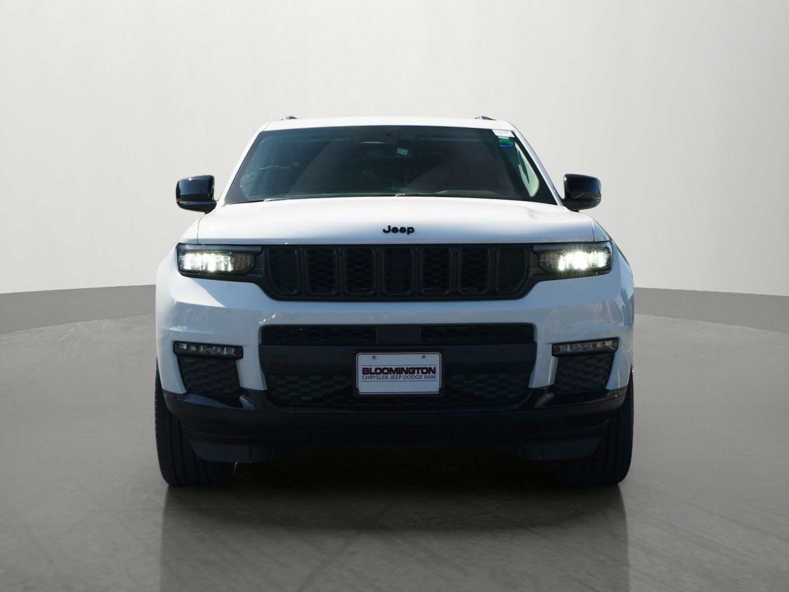 Used 2023 Jeep Grand Cherokee L Limited w/ Black Appearance Package AWD/4WD image 2
