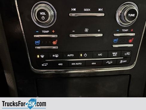 Used 2015 Lincoln Navigator 4WD image 21