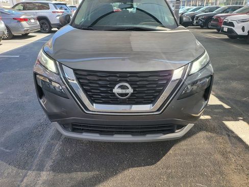 Used 2023 Nissan Rogue S image 2