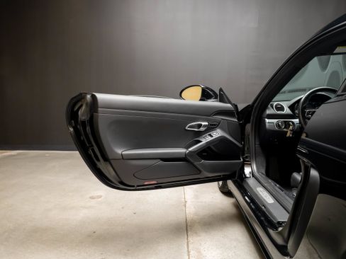 Certified 2018 Porsche 718 Cayman RWD image 26