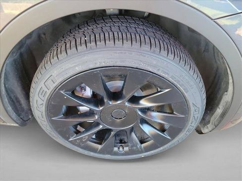Used 2023 Tesla Model Y Long Range AWD/4WD image 10