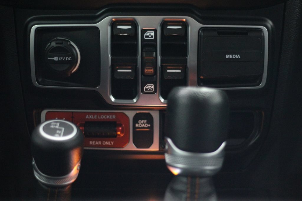 Used 2021 Jeep Gladiator Mojave w/ LED Lighting Group AWD/4WD image 23