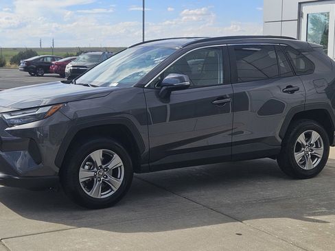 Used 2025 Toyota RAV4 XLE FWD image 20