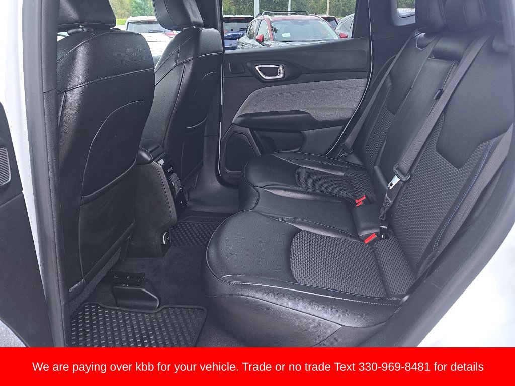 Used 2025 Jeep Compass Latitude w/ Sun & Sound Group AWD/4WD image 33