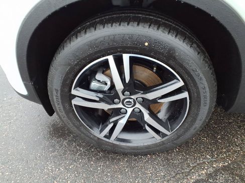 New 2026 Volvo XC40 B5 Core w/ Climate Package AWD/4WD image 11