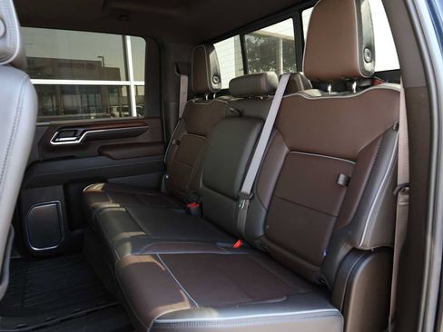Used 2024 GMC Sierra 2500 Denali w/ Denali Reserve Package AWD/4WD image 38