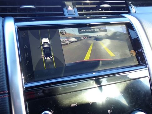 Used 2023 Land Rover Discovery Sport SE R-Dynamic image 11