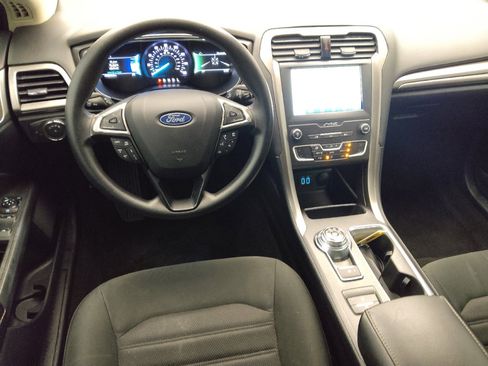 Used 2020 Ford Fusion SE FWD image 22