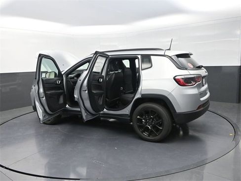 New 2026 Jeep Compass Latitude image 29