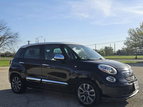 Used 2018 FIAT 500L Lounge FWD image 2