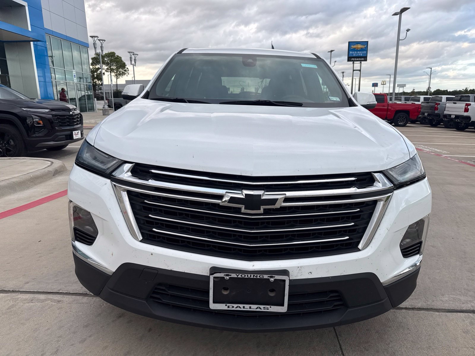 Used 2023 Chevrolet Traverse LT FWD image 8