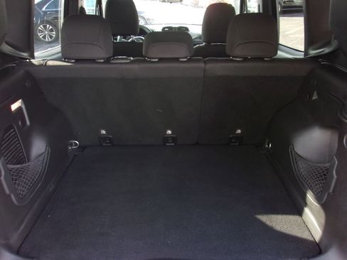 Used 2019 Jeep Renegade Latitude image 6