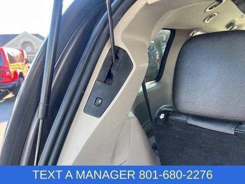 Used 2015 Chrysler Town & Country Touring FWD image 34