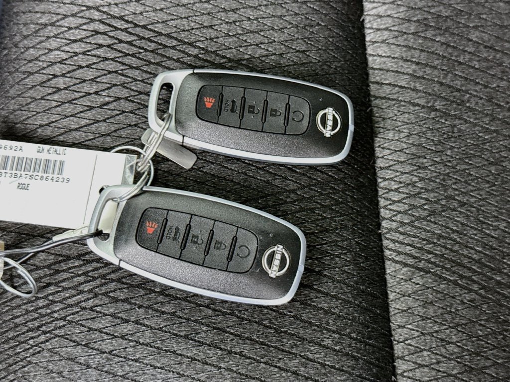 Certified 2025 Nissan Rogue SV FWD image 32