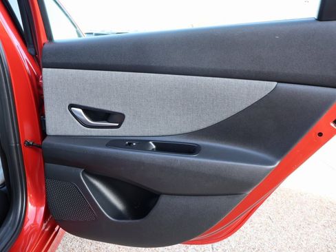 Certified 2022 Hyundai Elantra Limited image 12