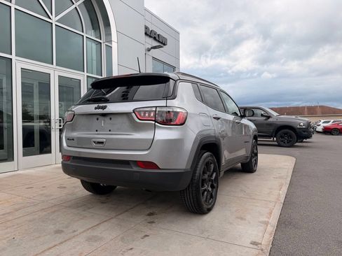 Used 2023 Jeep Compass Latitude AWD/4WD image 11