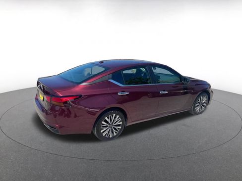 Used 2025 Nissan Altima 2.5 SV FWD image 14