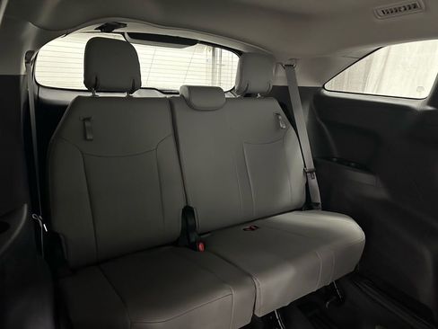 Used 2025 Toyota Sienna XLE image 58