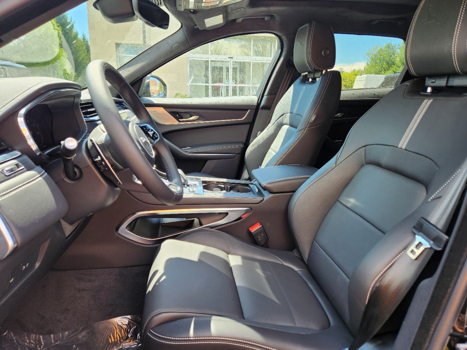 Used 2025 Jaguar F-PACE R-Dynamic S AWD/4WD image 9