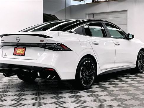 New 2026 Nissan Sentra SR w/ Floor Mat Package FWD image 18