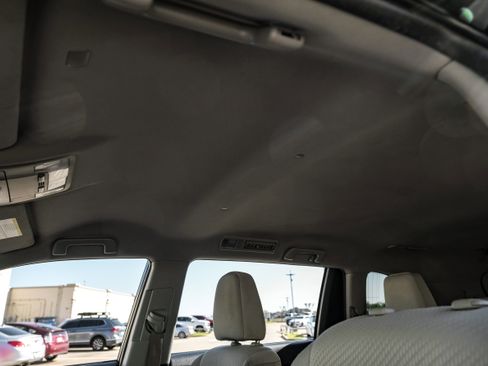 Used 2019 Toyota Highlander LE image 24