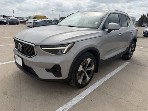 Used 2023 Volvo XC40 B5 Plus w/ Driver Assist Package AWD/4WD image 1