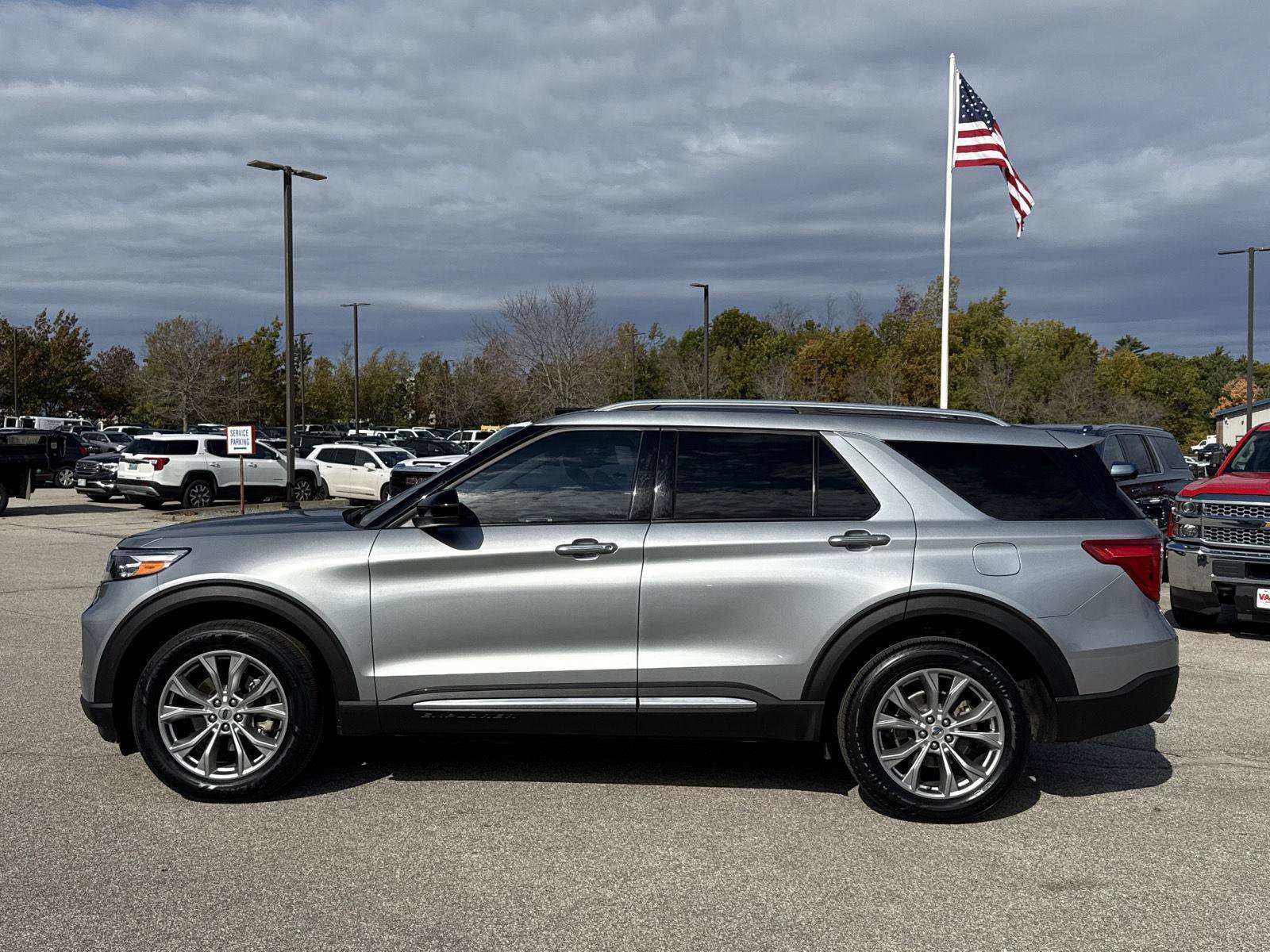Used 2024 Ford Explorer Limited AWD/4WD image 4