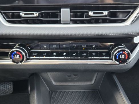 New 2026 Chevrolet Equinox LT w/ Convenience Package II image 18