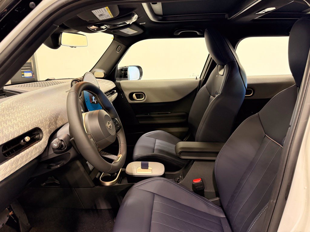 Used 2026 MINI Cooper 4-Door Hardtop FWD image 12