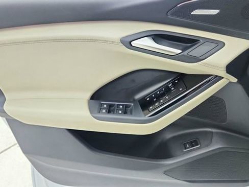 Used 2025 Audi Q6 e-tron Premium Plus image 34