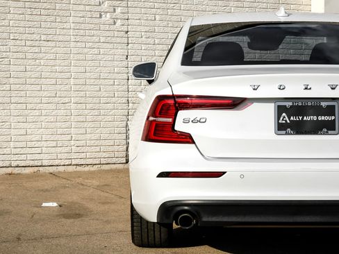 Used 2020 Volvo S60 T5 Momentum image 43