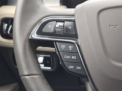 Used 2023 Lincoln Nautilus FWD w/ Premium Package image 27