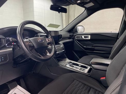 Used 2020 Ford Explorer XLT image 4