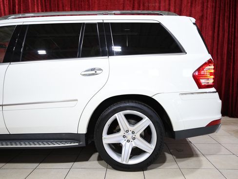 Used 2011 Mercedes-Benz GL 550 4MATIC image 6
