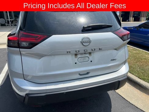 Used 2025 Nissan Rogue SV AWD/4WD image 4