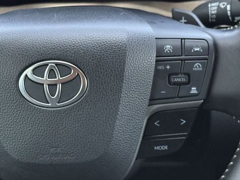 Used 2025 Toyota Camry SE FWD image 15