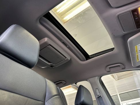 Used 2021 Honda Pilot Touring image 19