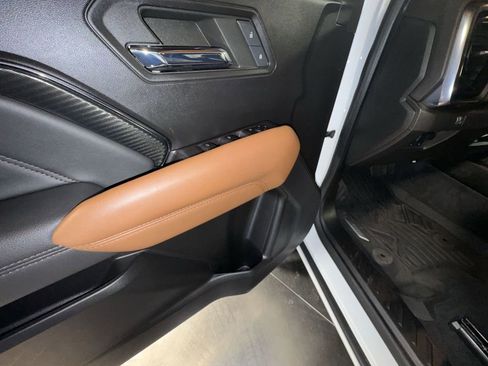 Used 2023 GMC Canyon AT4 image 21