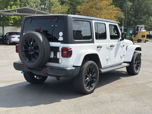 Used 2022 Jeep Wrangler Unlimited Sahara AWD/4WD image 4