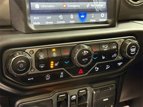 Used 2021 Jeep Wrangler Unlimited Sahara w/ Uconnect 4C Nav & Sound Group image 18