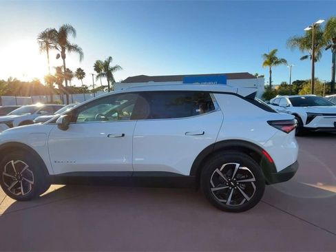 New 2026 Chevrolet Equinox EV LT image 5