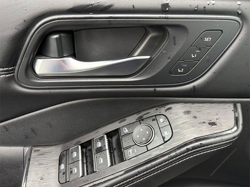 Used 2023 Nissan Rogue SL w/ SL Premium Package image 9