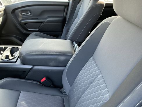 Used 2024 Nissan Titan SV image 6