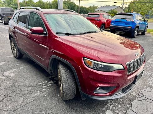 Used 2019 Jeep Cherokee Latitude Plus w/ Cold Weather Group AWD/4WD image 6