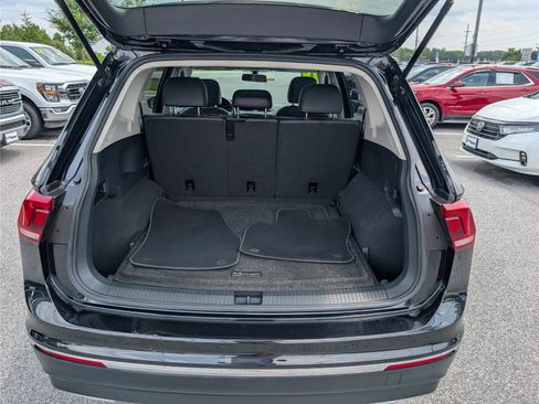Used 2018 Volkswagen Tiguan SE w/ Panoramic Sunroof Package AWD/4WD image 13