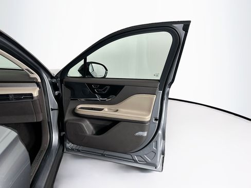Used 2023 Lincoln Corsair FWD image 32